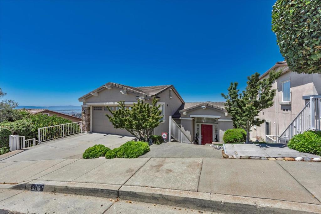 8215 Skyline Circle, Oakland, CA 94605