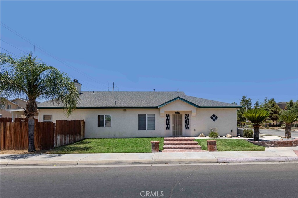 3501 W Thornton Avenue, Hemet, CA 92545