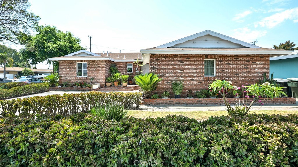 3102 W Del Monte Drive, Anaheim, CA 92804