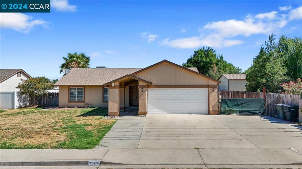 7521 Fox Rd, Hughson, CA 95326