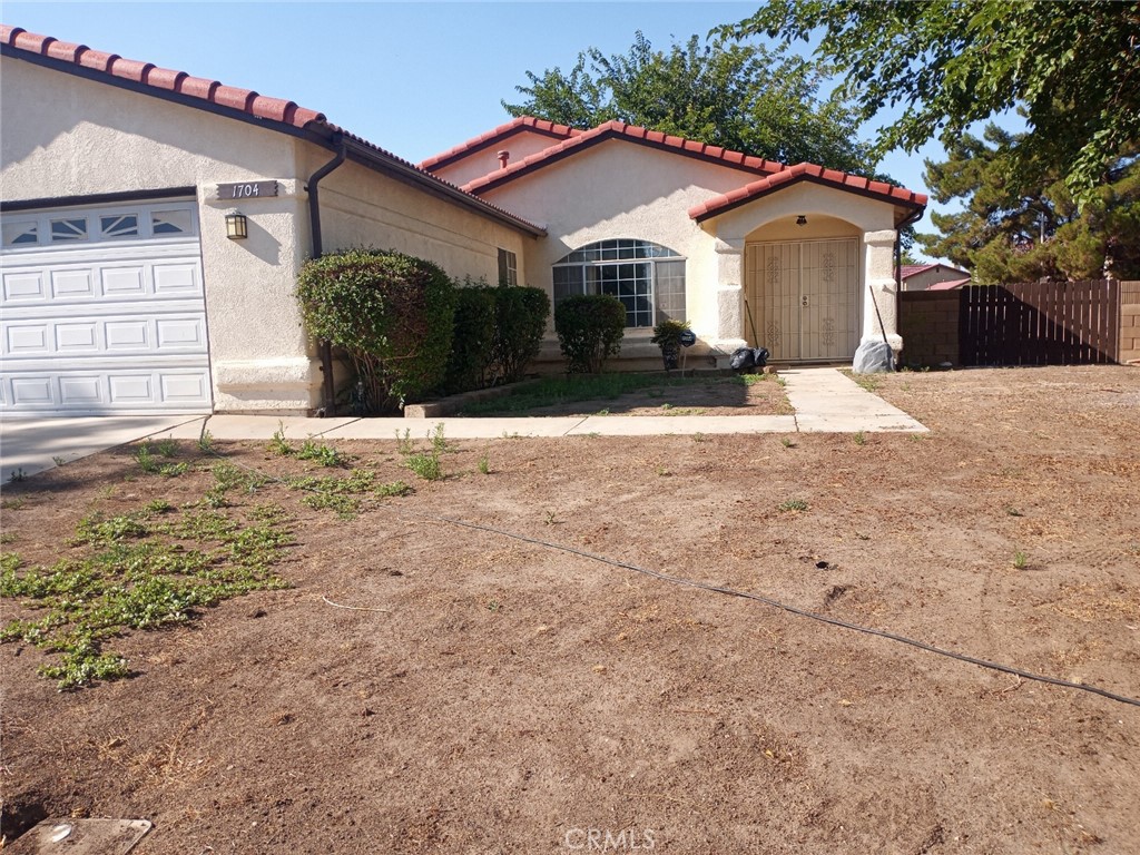 1704 Le Niche Lane, Lancaster, CA 93535