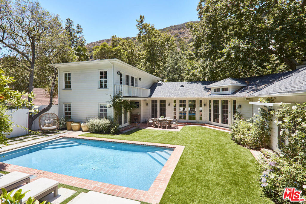 2774 Mandeville Canyon Road, Los Angeles, CA 90049