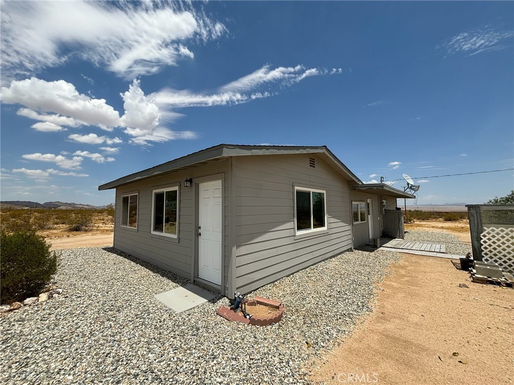 2244 Booth Road, Landers, CA 92285