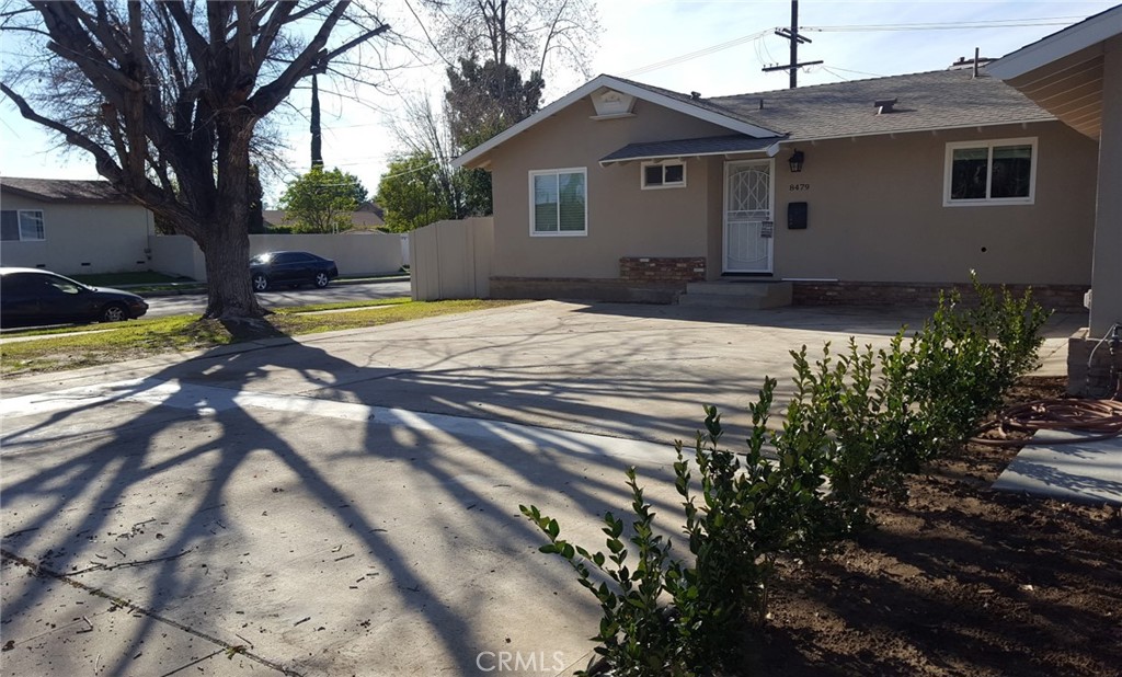 8479 Vassar Avenue, Canoga Park, CA 91304