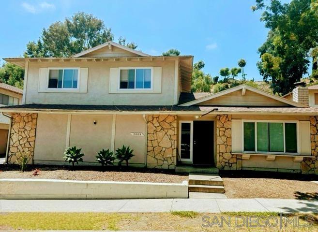 2009 Via Esmarca, Oceanside, CA 92054