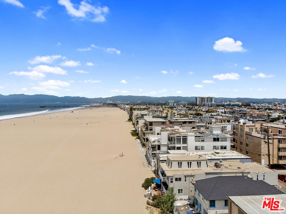 16 Quarterdeck Street, #302, Marina del Rey, CA 90292