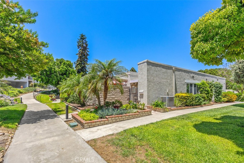 2272 Via Mariposa East , #D, Laguna Woods, CA 92637