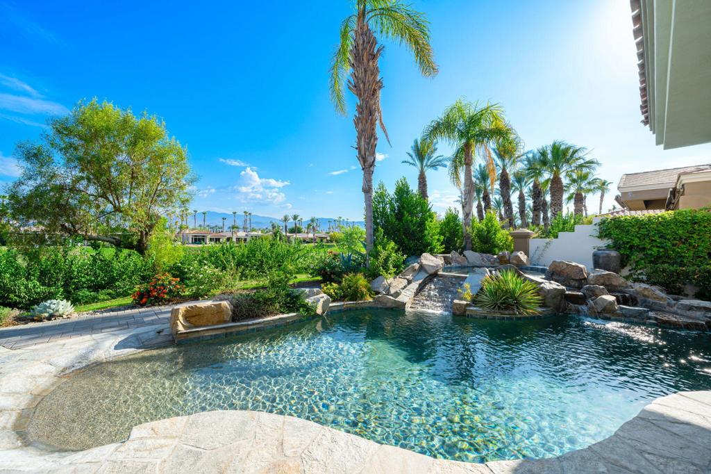 165 White Horse Trail, Palm Desert, CA 92211