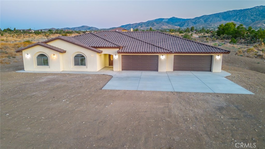 1525 Smoke Tree Road, Pinon Hills, CA 92372