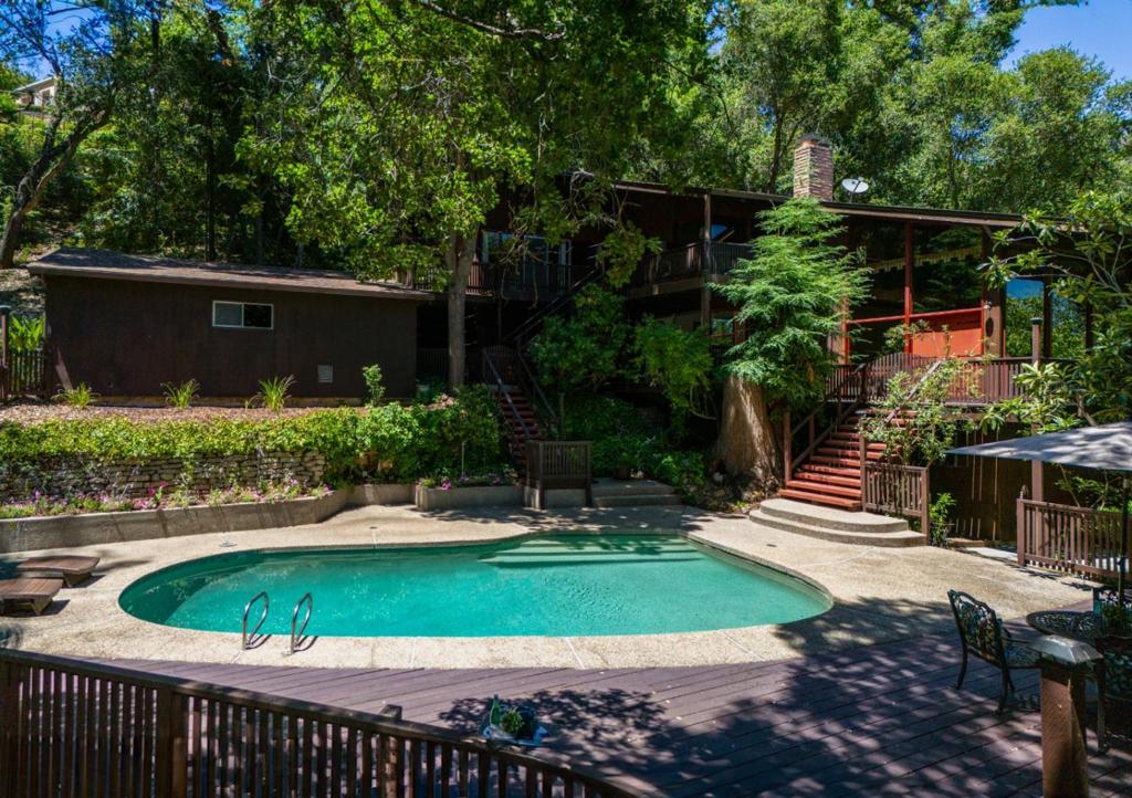 15755 Canon Drive, Los Gatos, CA 95030