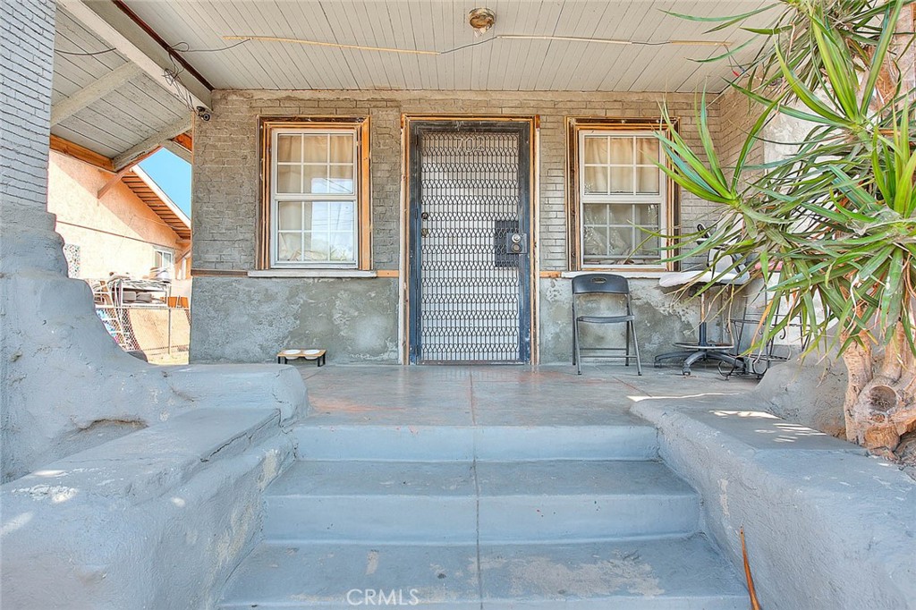 702 W 52Nd Street, Los Angeles, CA 90037