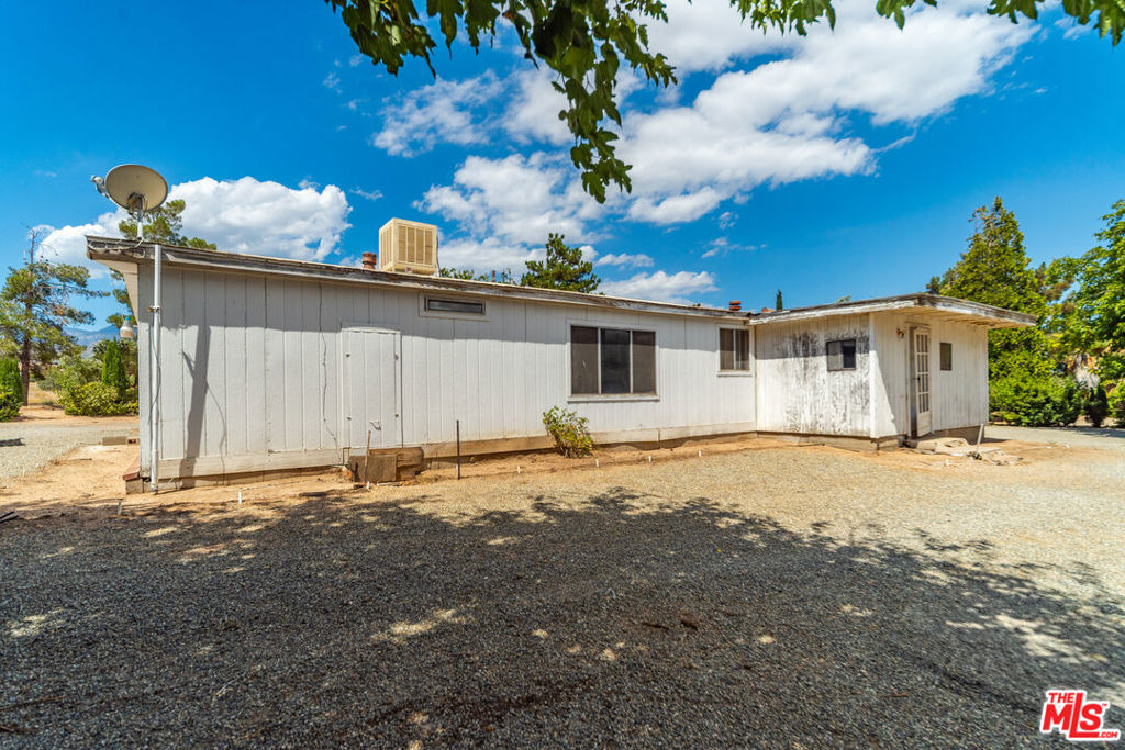 5773 Cambria Road, Phelan, CA 92371