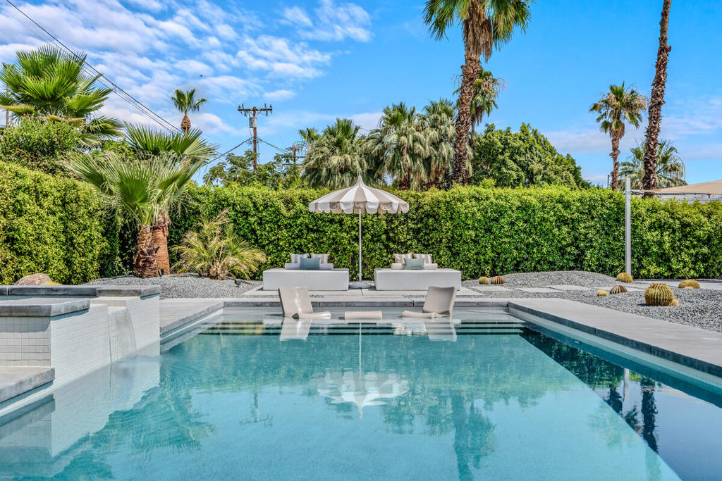 655 S El Cielo Road, Palm Springs, CA 92264