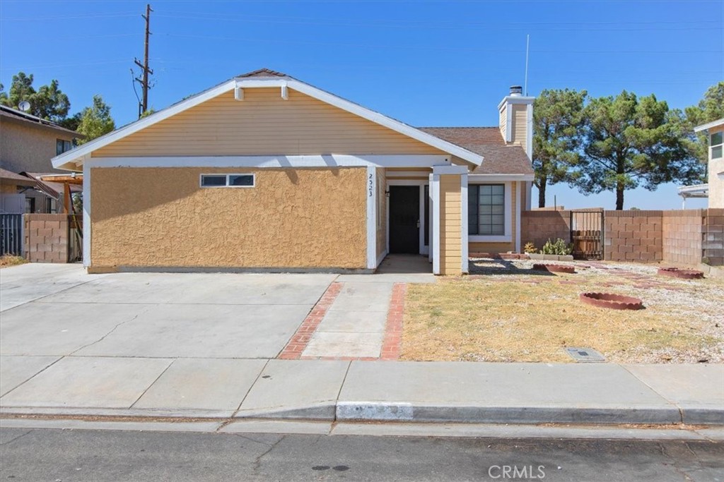 2523 Emerald Lane, Lancaster, CA 93535