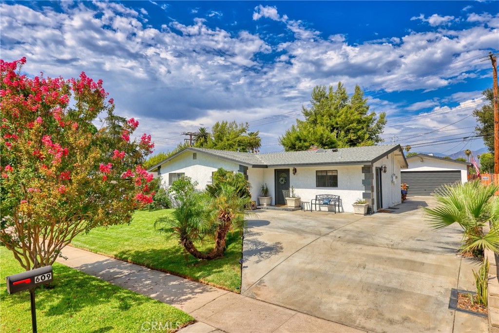 609 Hibiscus Drive, Redlands, CA 92373