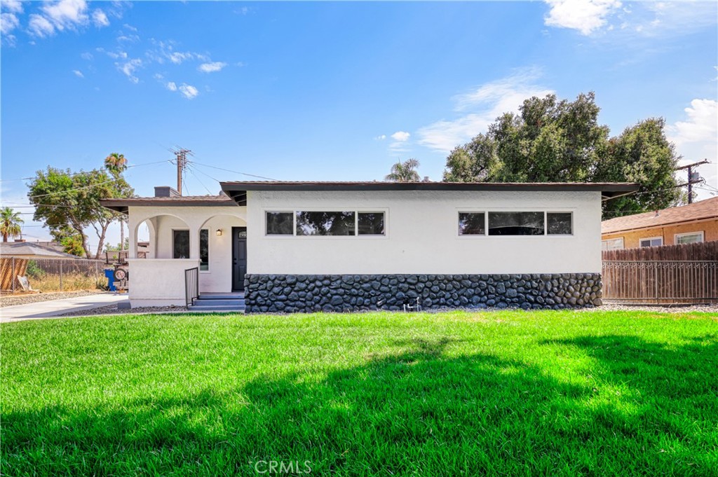 2450 Prospect Avenue, Riverside, CA 92507