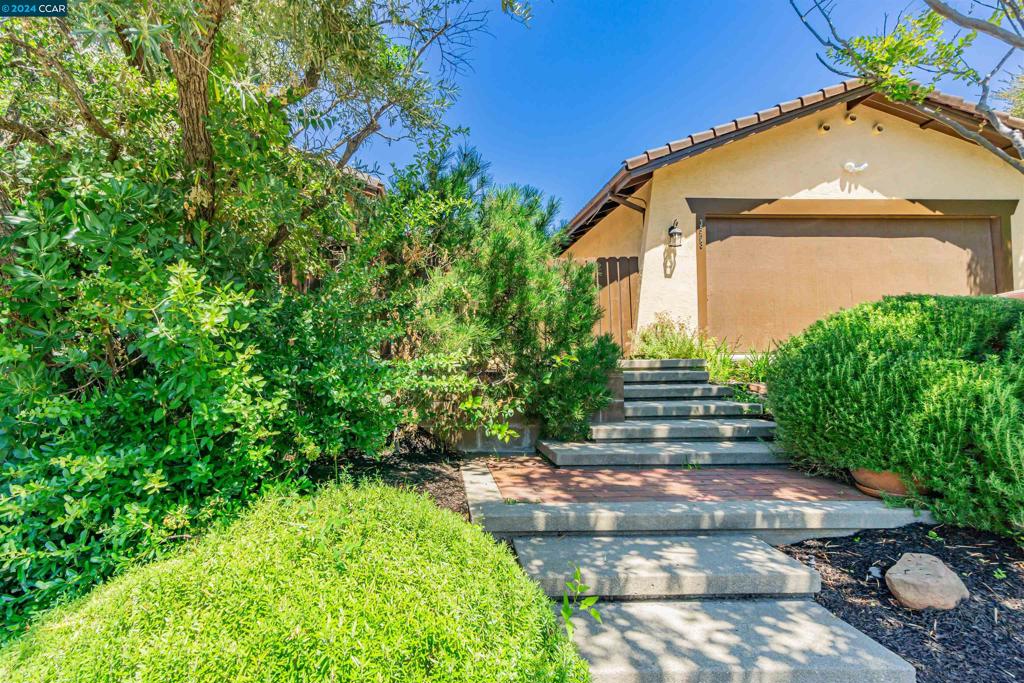 3503 Halfmoon Ln, Concord, CA 94518