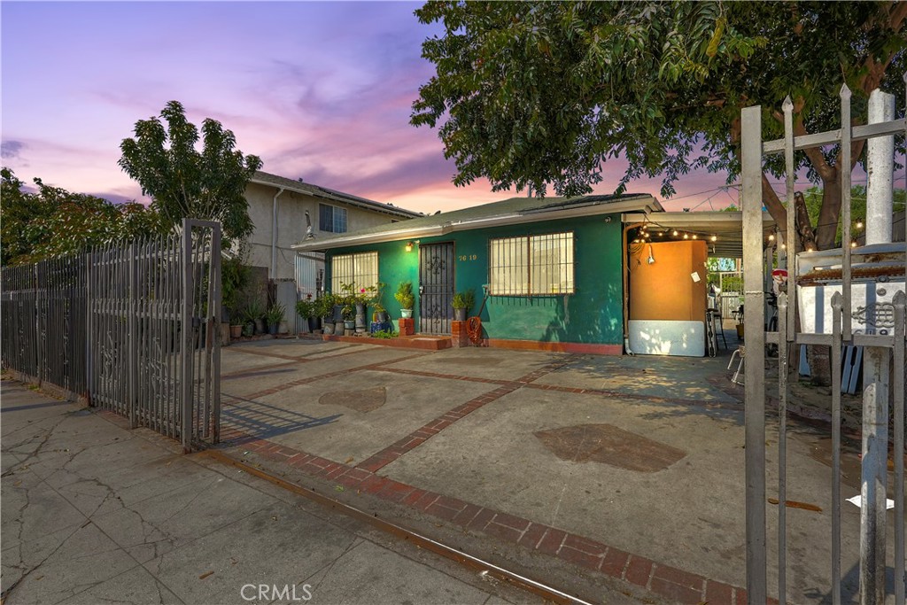 7619 S Hoover Street, Los Angeles, CA 90044