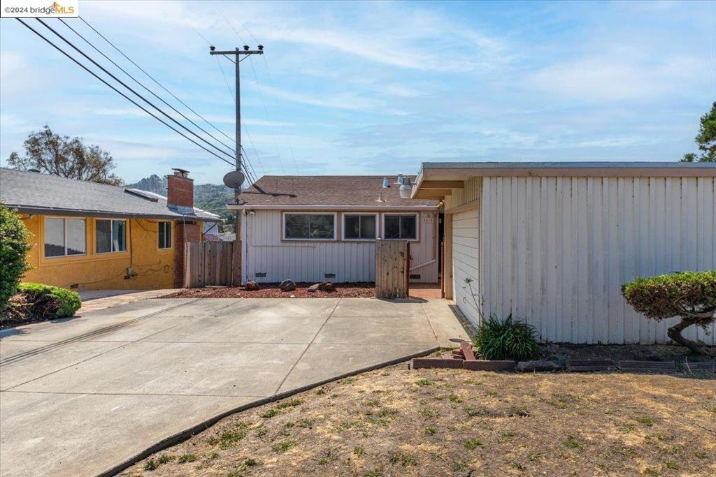 2544 Moyers Rd, Richmond, CA 94806