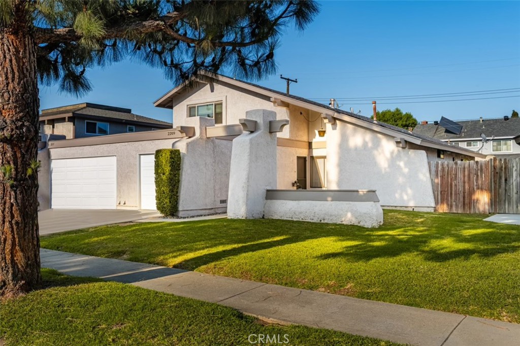 2209 Ponderosa Street, Santa Ana, CA 92705