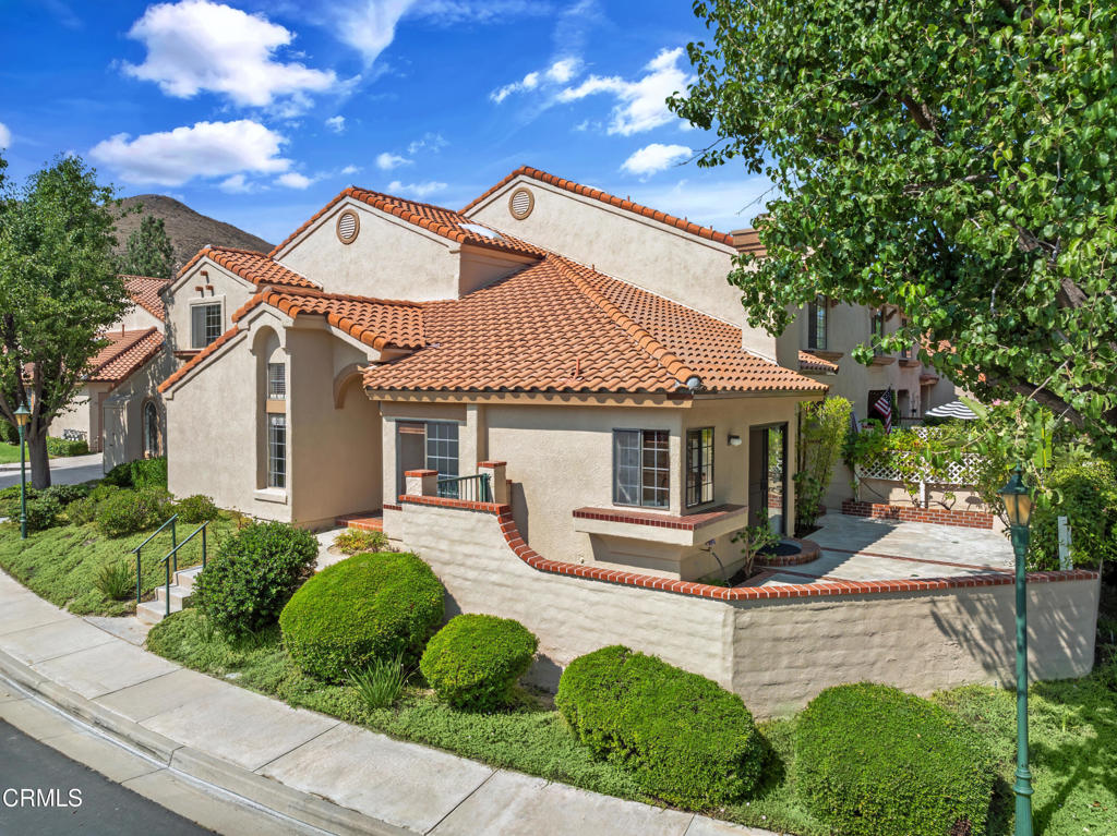 390 Country Club Drive, #E, Simi Valley, CA 93065