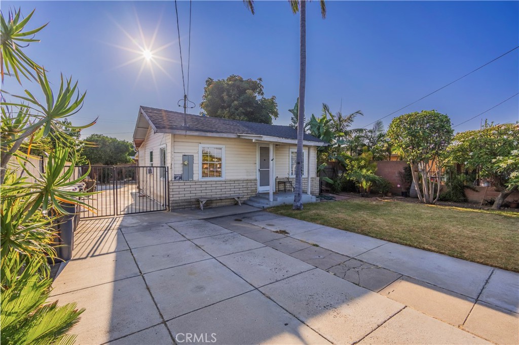 322 S Raitt Street, Santa Ana, CA 92703