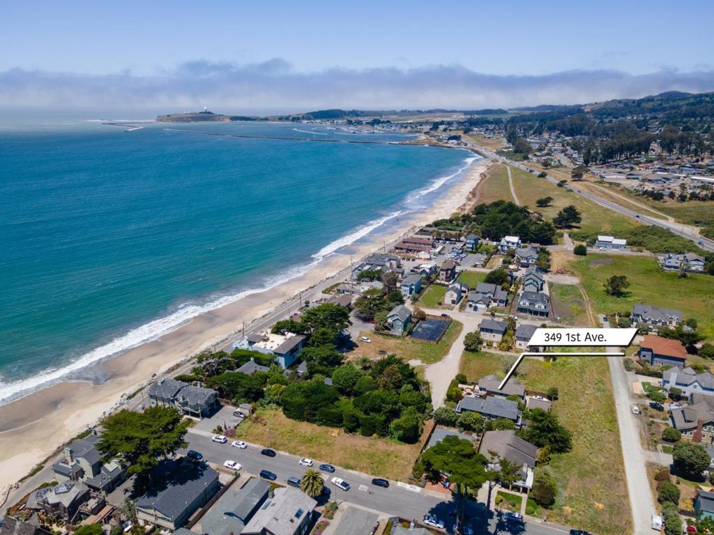 349 1St Avenue, Half Moon Bay, CA 94019