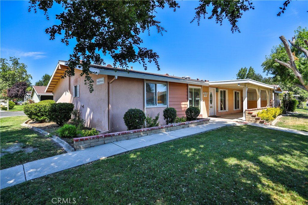 19229 Avenue Of The Oaks , #A, Newhall, CA 91321