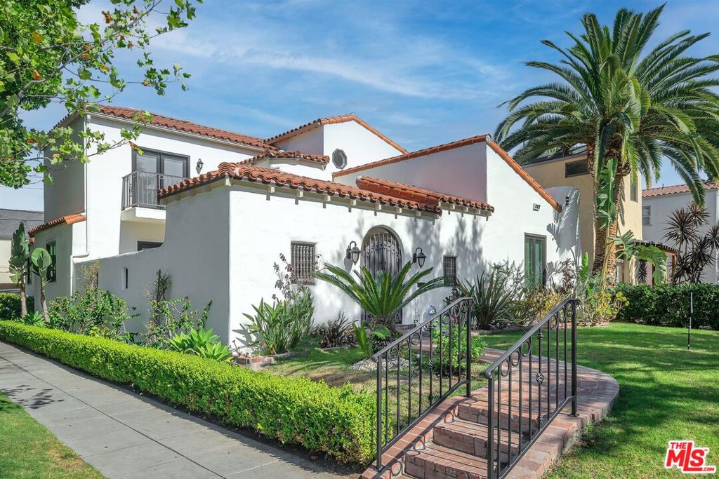 200 S Crescent Drive, Beverly Hills, CA 90212