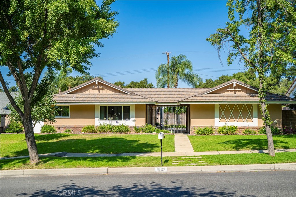 1527 N Mountain Avenue, Upland, CA 91786