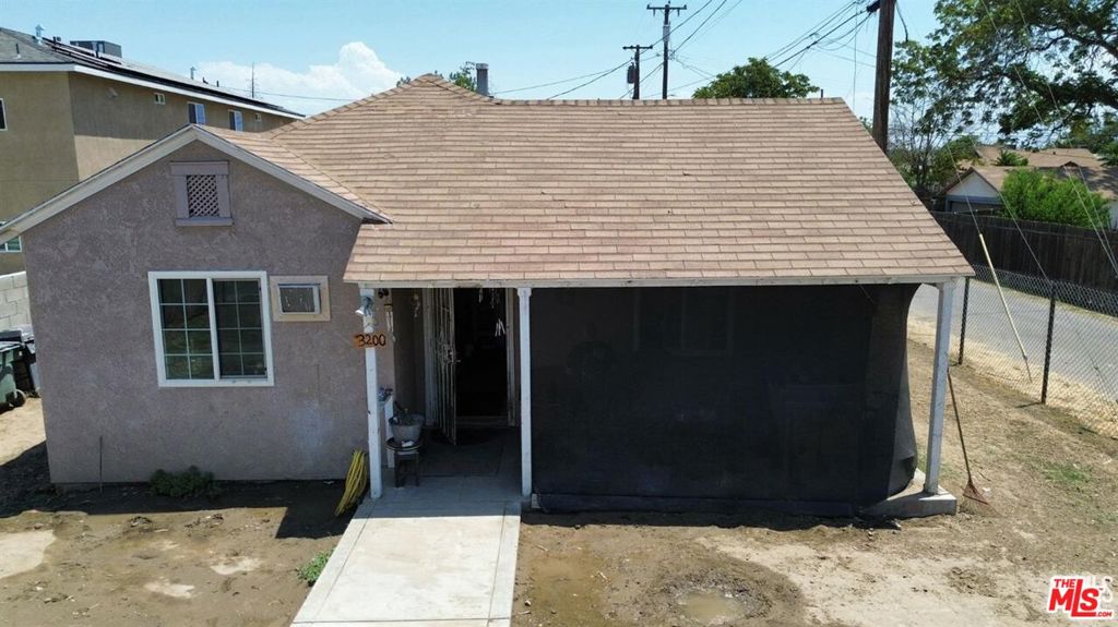 3200 Jewett Avenue, Bakersfield, CA 93301