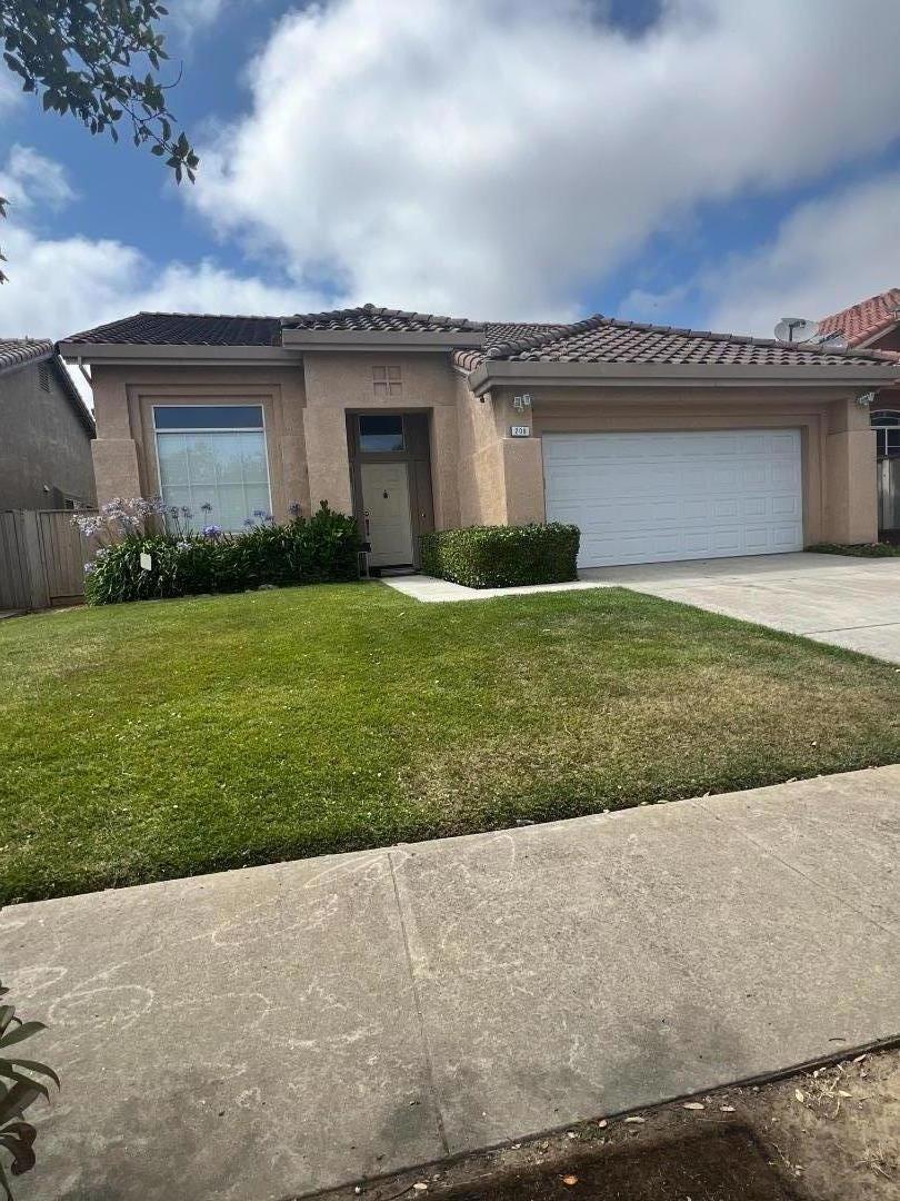 208 Clinton Court, Salinas, CA 93906