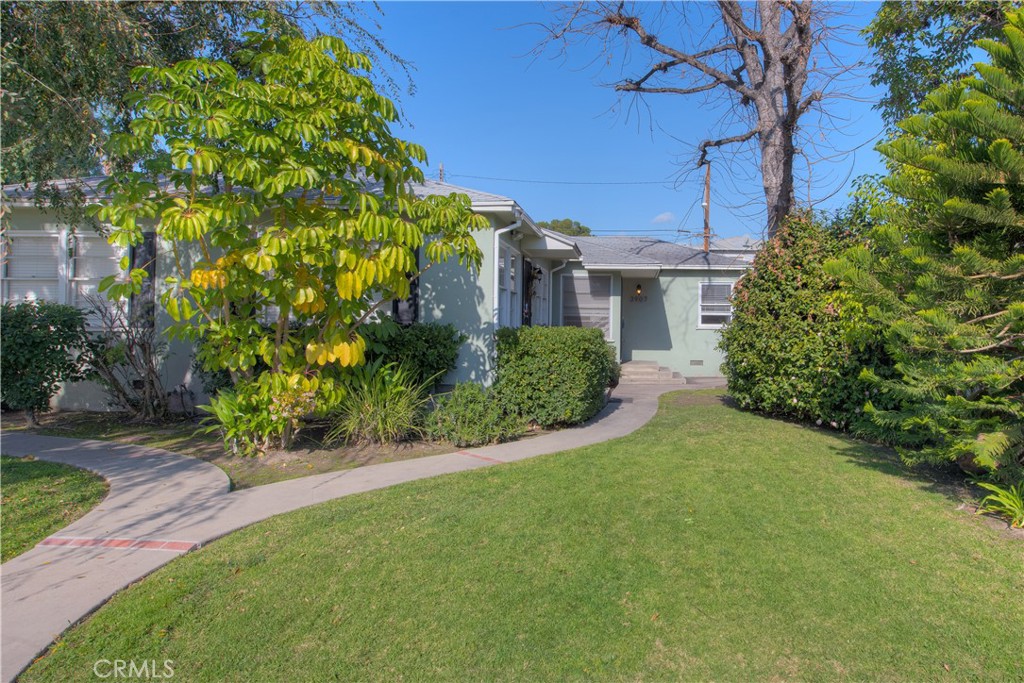 3907 W Chandler Boulevard, Burbank, CA 91505