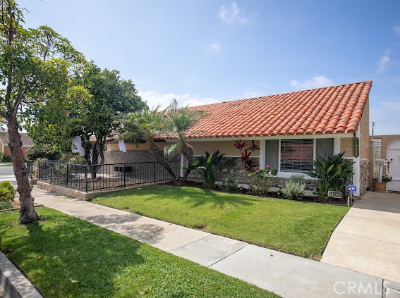 1903 Alsuna Lane, Huntington Beach, CA 92648