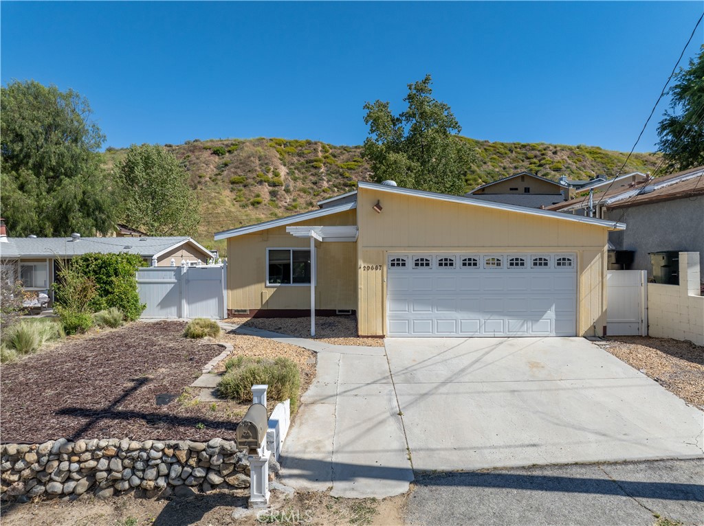 29667 Cromwell Avenue, Castaic, CA 91384