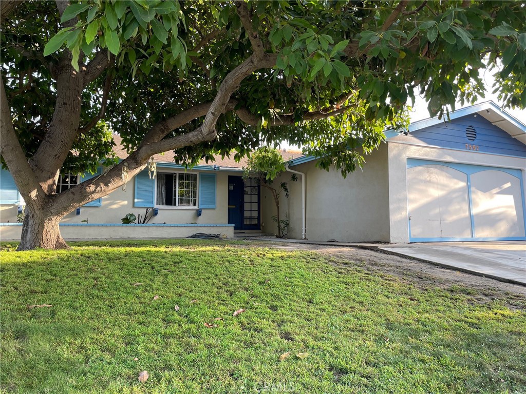 7592 Nancy Drive, Huntington Beach, CA 92647