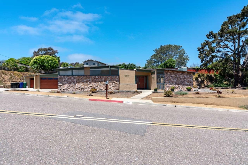 8581 Sugarman Drive, La Jolla, CA 92037