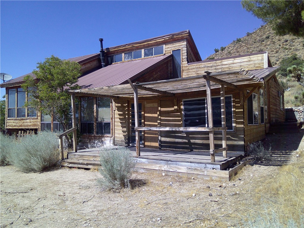 22401 Pinon Road, Llano, CA 93544