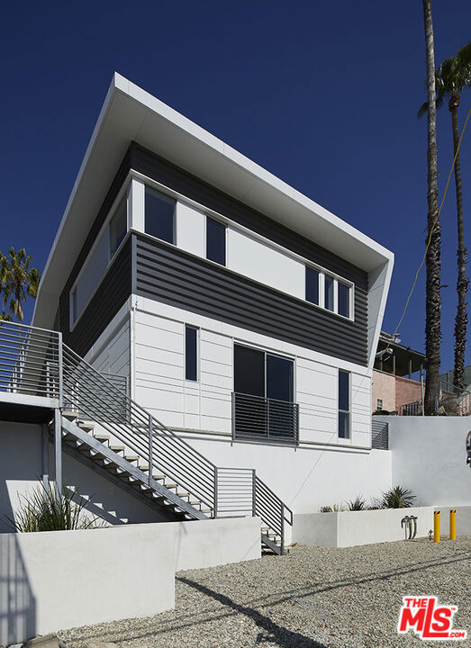 827 Kodak Drive, Los Angeles, CA 90026