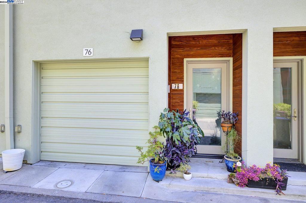 76 Glashaus Loop, Emeryville, CA 94608