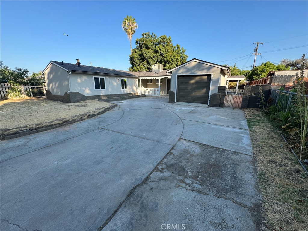 2329 E Indianapolis Avenue, Fresno, CA 93726