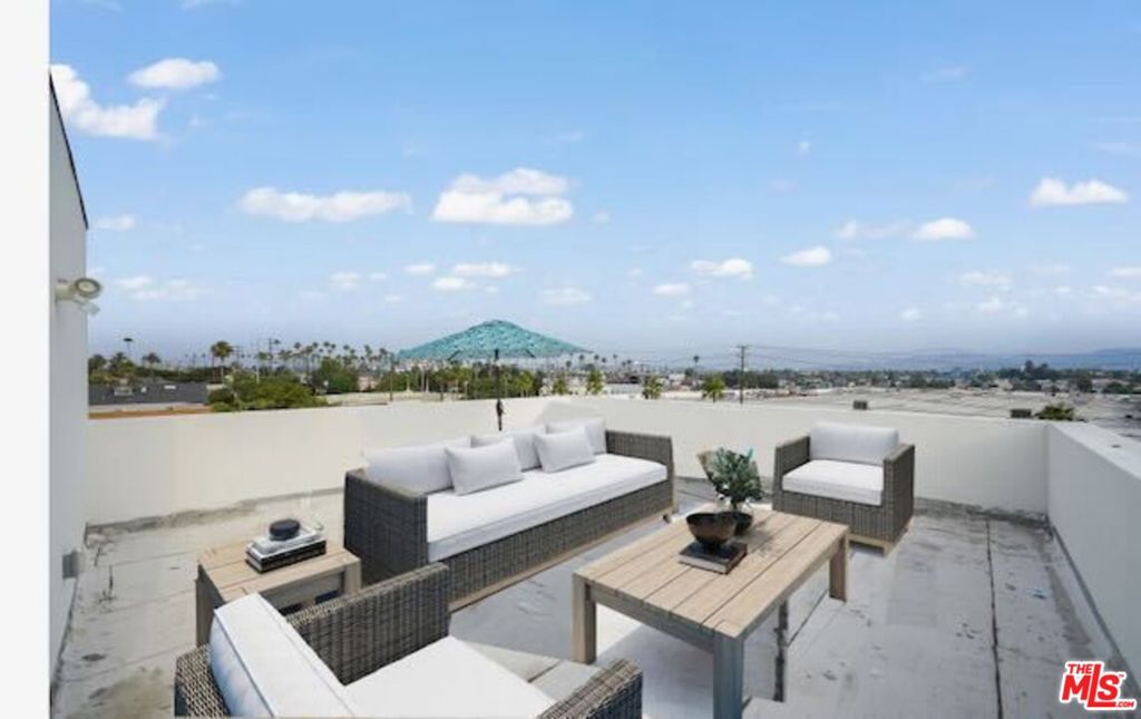 4537 W 16Th Place, #4539 1/2, Los Angeles, CA 90019