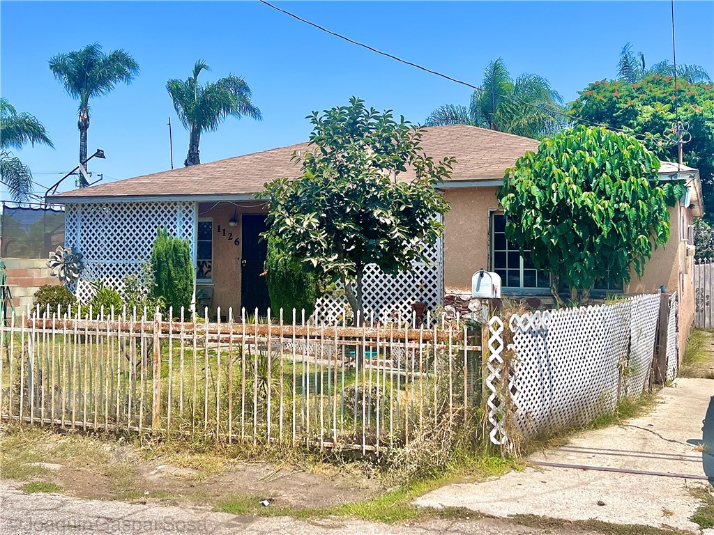 1126 S Center Avenue, Compton, CA 90220