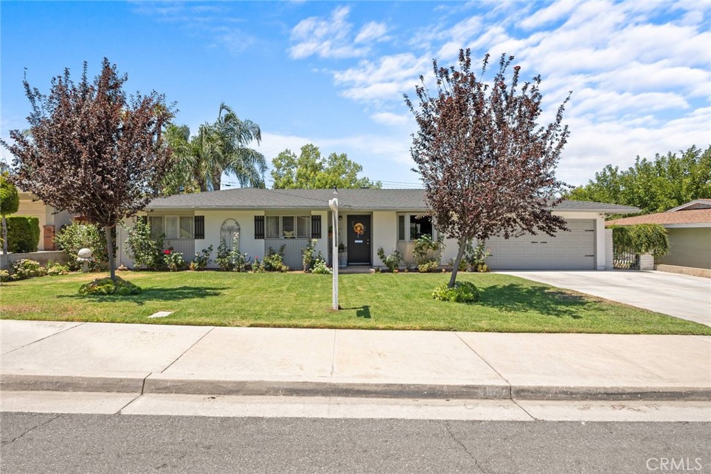 221 Phlox Avenue, Redlands, CA 92373