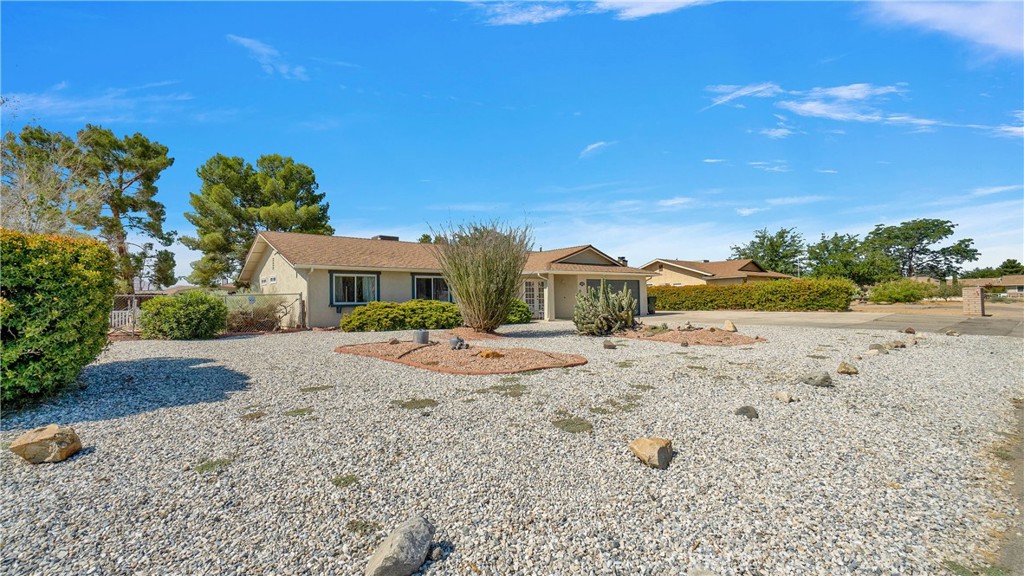 21425 Nowata Road, Apple Valley, CA 92308