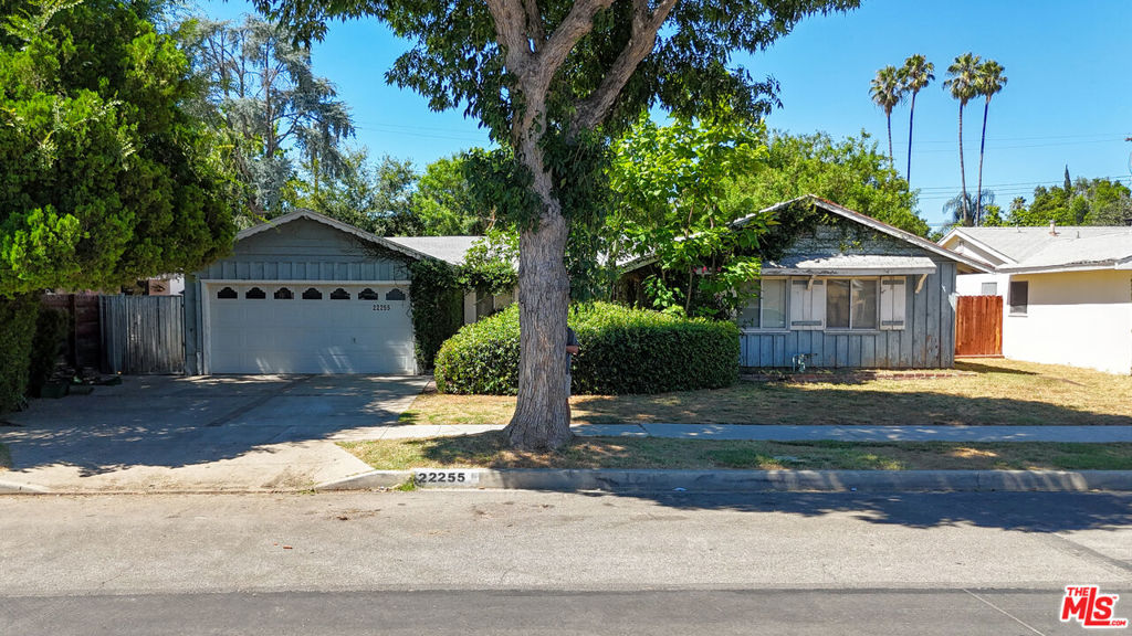 22255 Wyandotte Street, Canoga Park, CA 91303