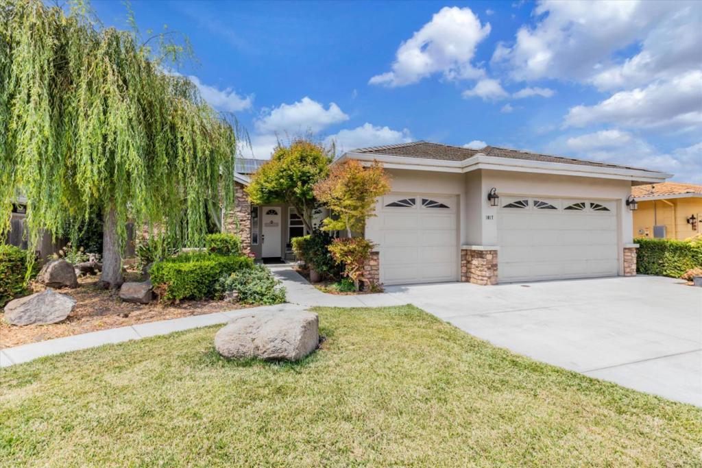 1017 Greenwood Place, Salinas, CA 93901