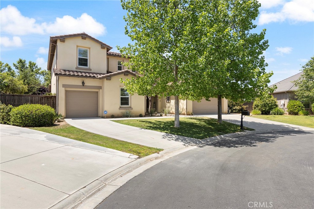 4231 N Meadowlark Court, Clovis, CA 93619