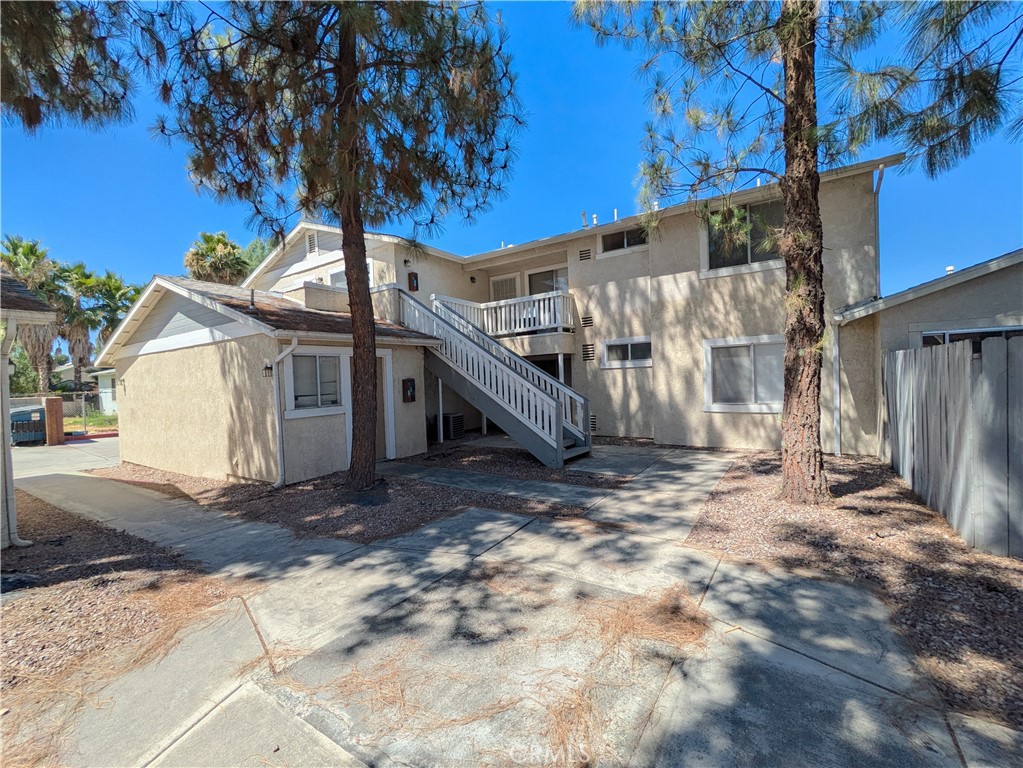 975 W Devonshire Avenue, Hemet, CA 92543