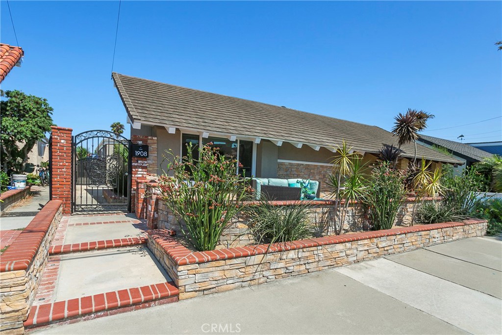 1908 Delaware Street, Huntington Beach, CA 92648